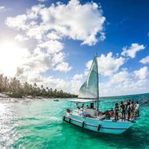 Punta Cana: Gruppen-Katamaran-Tour mit Getränken und Snacks