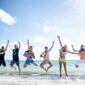 Croisière en bateau avec plongée en apnée et piscine naturelle
