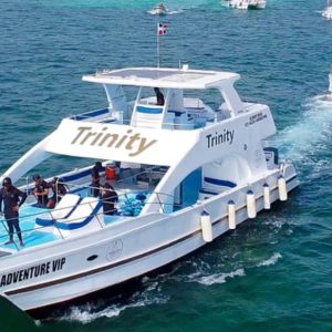 Party boat catamaran trinity| snorkeling| plage privée