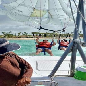 Parasailing à Punta Cana : La montée d'adrénaline dans le ciel