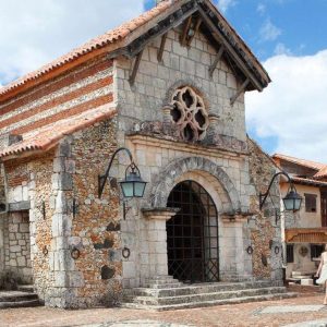 Punta Cana: Saona Island and Altos de Chavón Day Trip